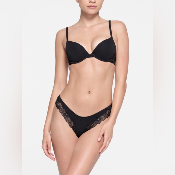 SKIMS Other - SKIMS Cotton Lace Lightly Lined Plunge Bra, Color: Onyx, Size: 36DDD